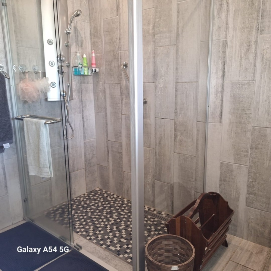 4 Bedroom Property for Sale in Hartenbos Heuwels Western Cape